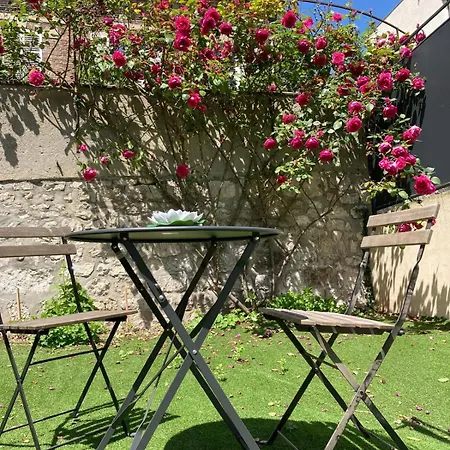 Waterlily Et Coquelicot House Vernon (Eure)